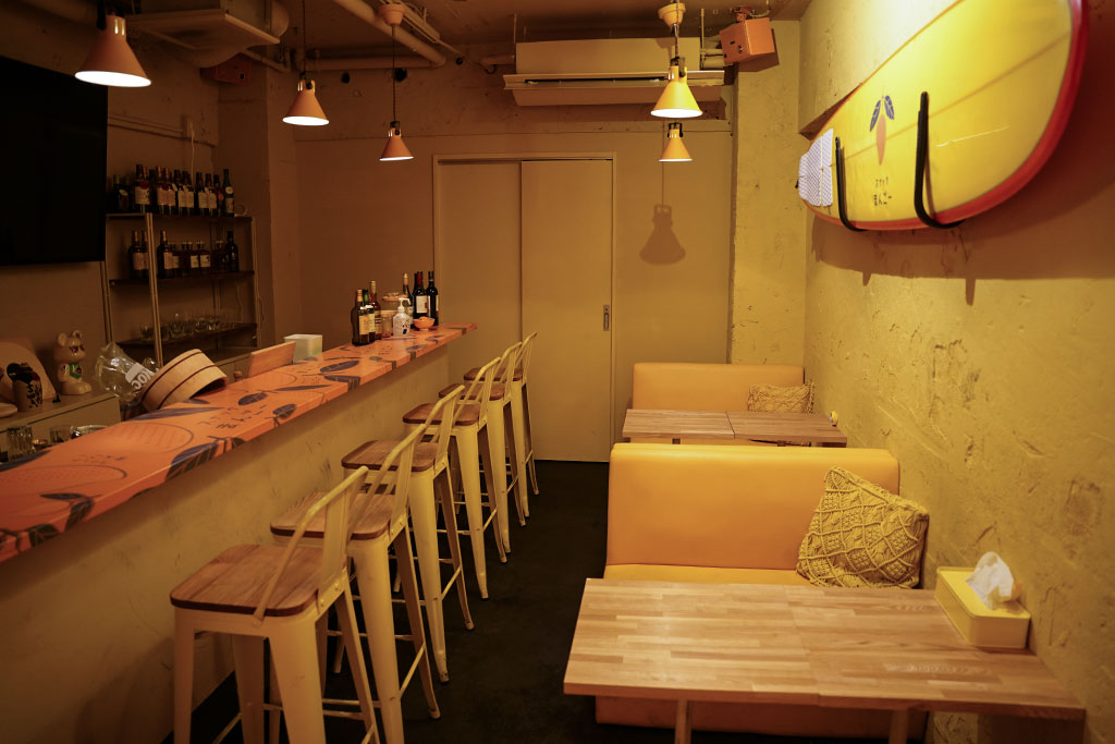 青山スナックまんごー店内